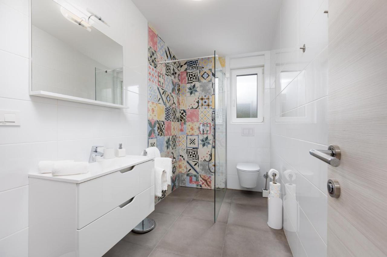Apartment Muzini Malinska Buitenkant foto
